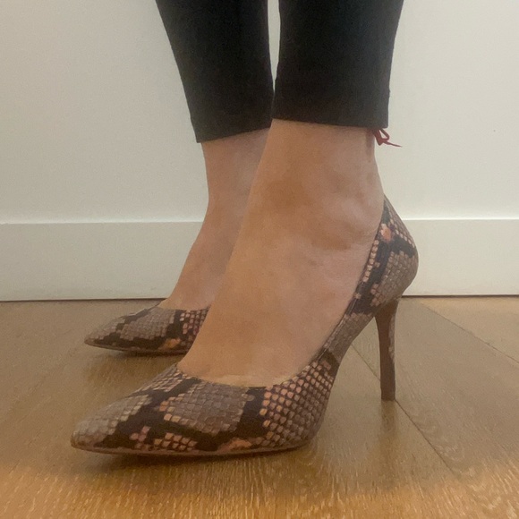 Banana Republic Shoes - Gently worn Banana Republic Animal print heels size 9 women’s